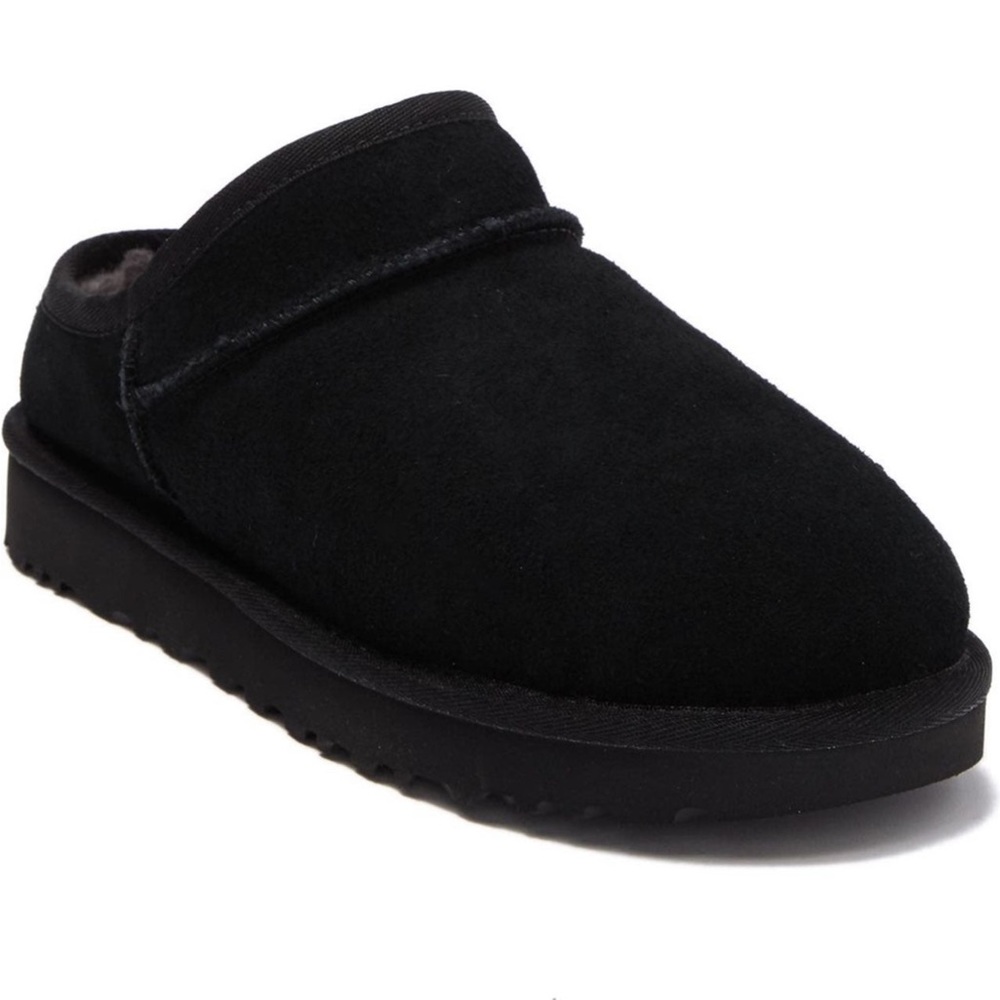 BRAND NEW UGG 9